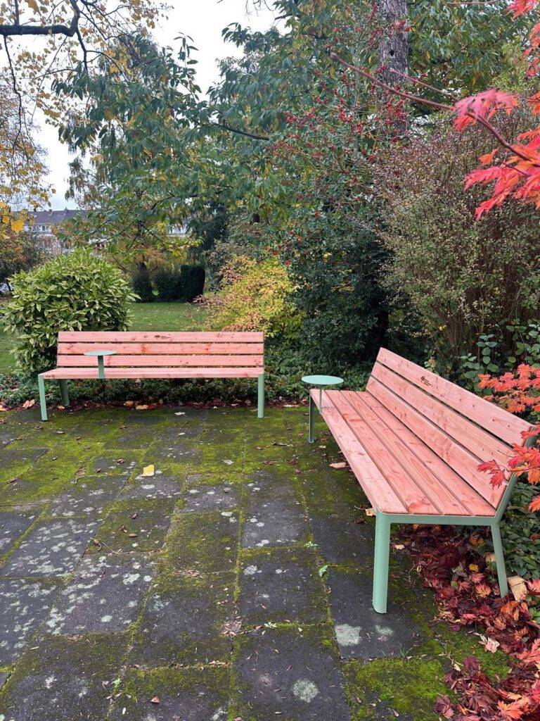 Neue Bänke für den Schulgarten